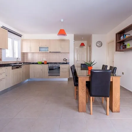 Beautiful Three Bedroom With Private Pool